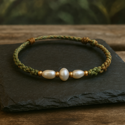FERN PEARL | Freshwater Pearl and Mother-of-Pearl Bracelet