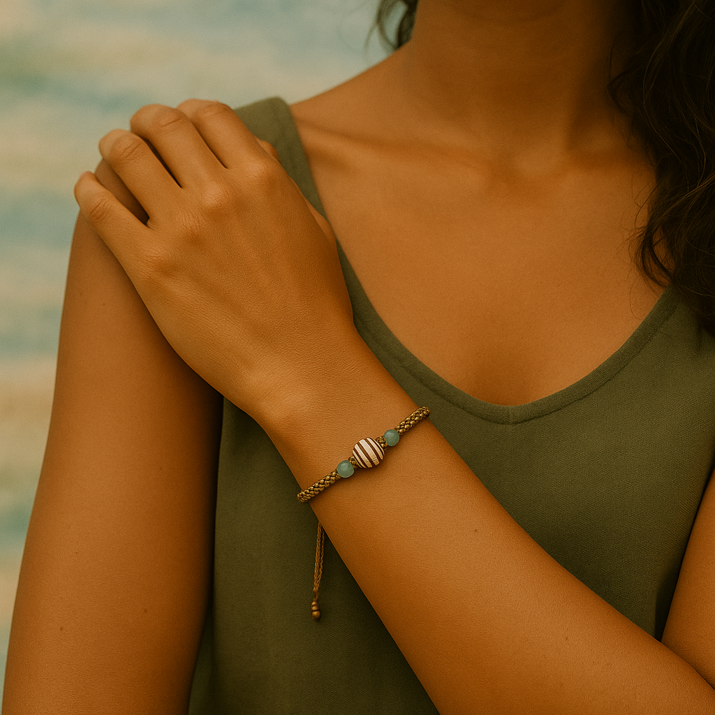 ### KOH PHAYAM | Macrame Shell Bracelet