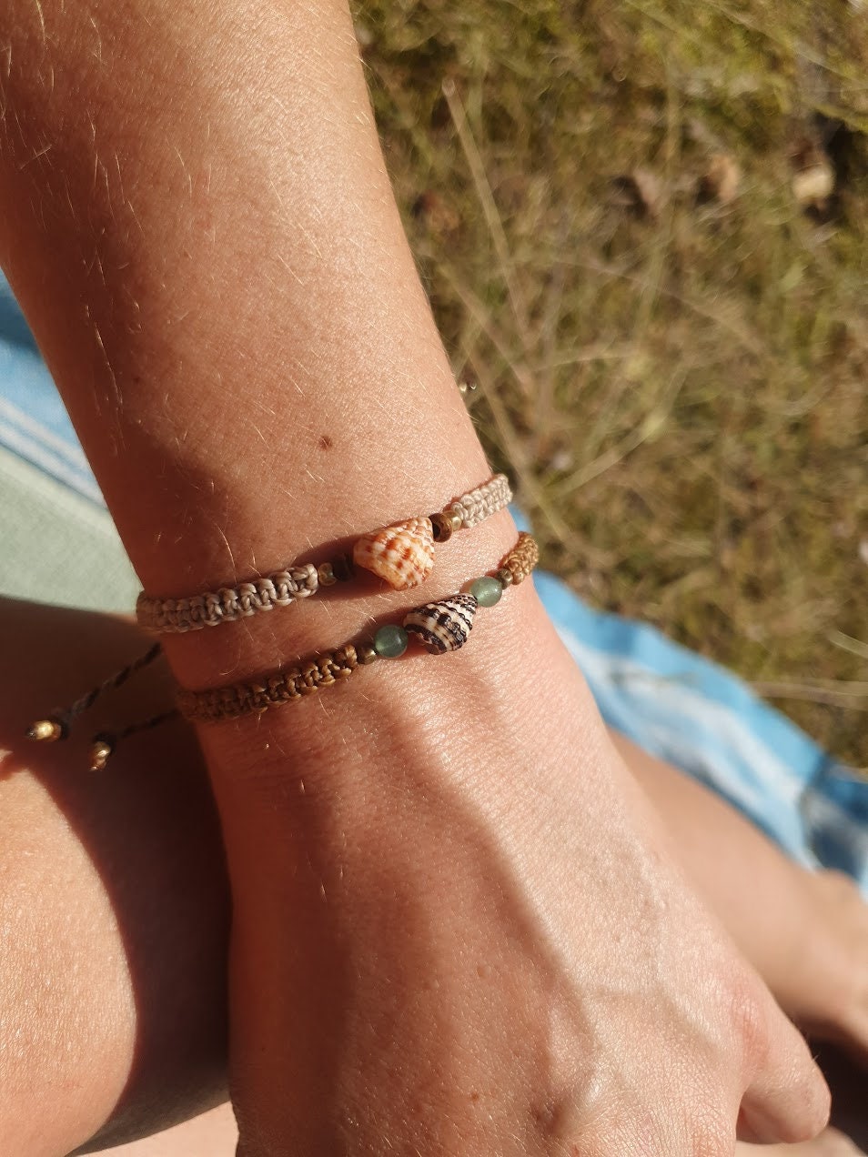 Makramee Armband mit Muschel "Koh Phayam" mit Aventurin und Holz | braun / grün, personalisierbar, Edelsteine