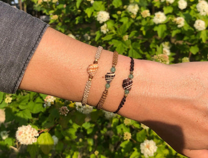 Makramee Armband mit Muschel "Koh Phayam" mit Aventurin und Holz | braun / grün, personalisierbar, Edelsteine