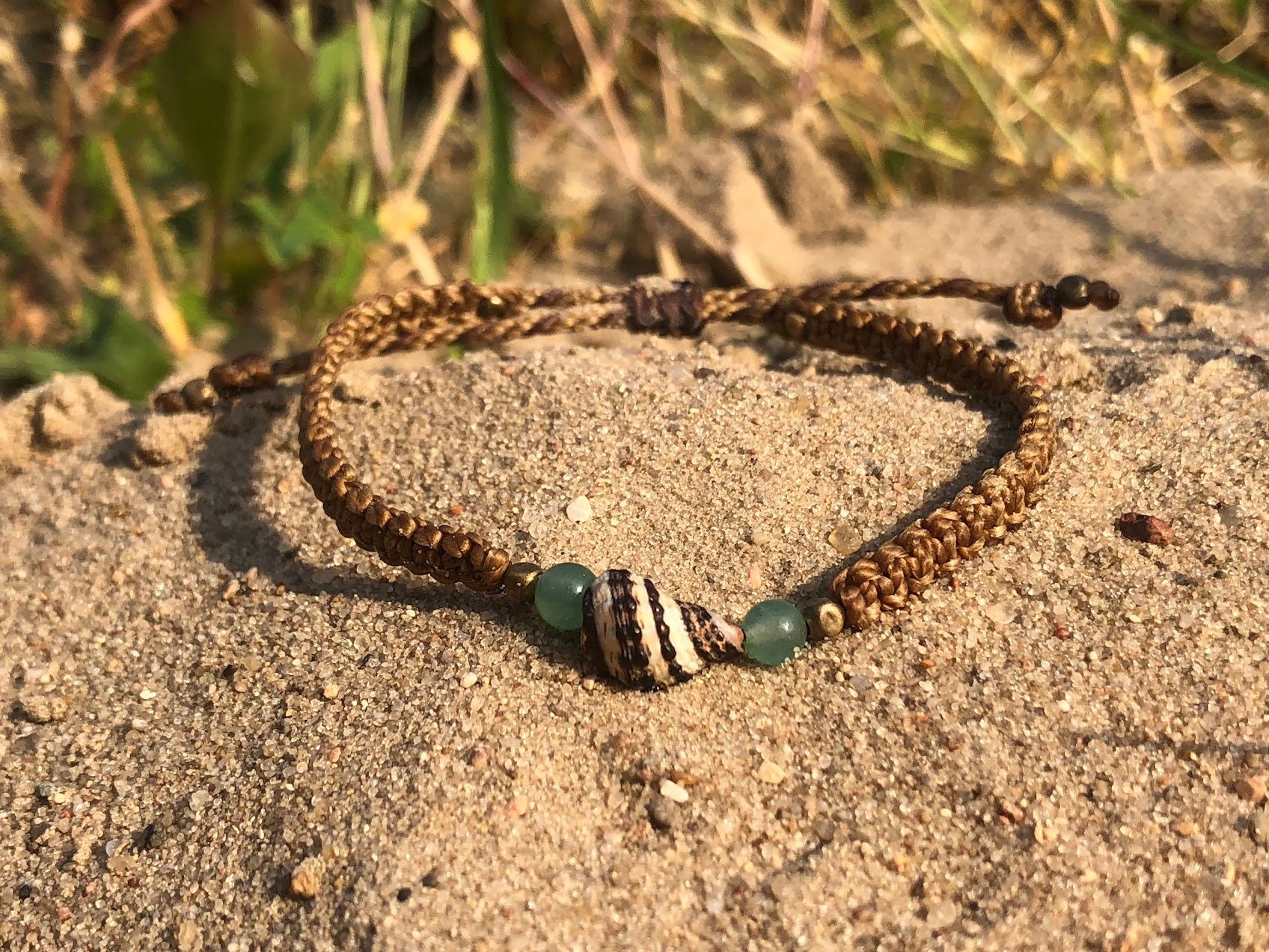 Makramee Armband mit Muschel "Koh Phayam" mit Aventurin und Holz | braun / grün, personalisierbar, Edelsteine