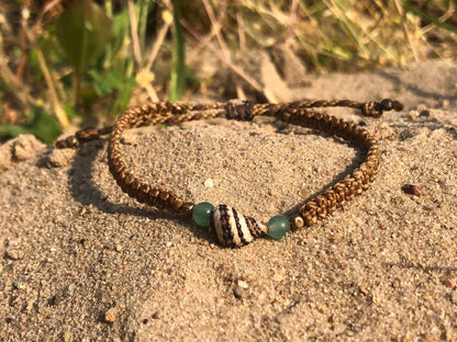 Makramee Armband mit Muschel "Koh Phayam" mit Aventurin und Holz | braun / grün, personalisierbar, Edelsteine