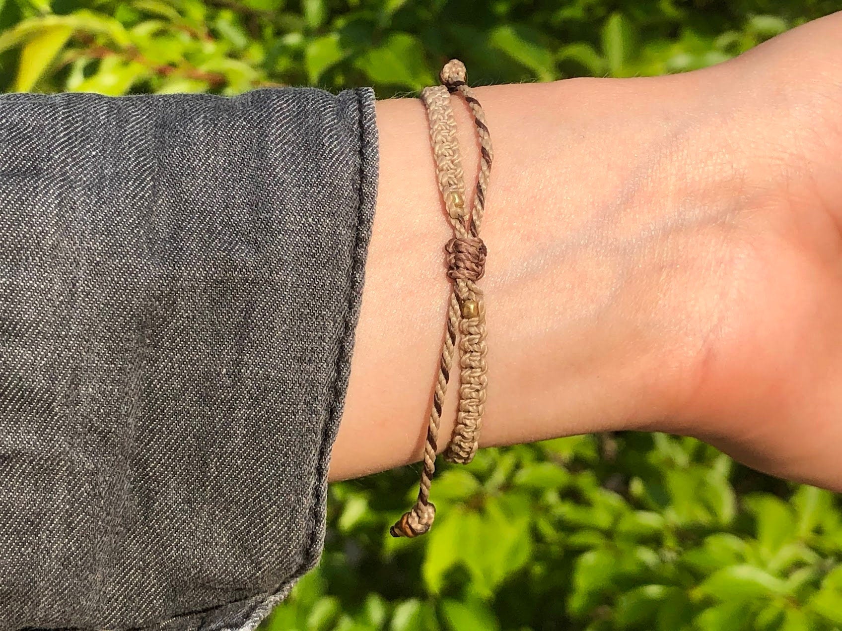 Makramee Armband mit Muschel "Koh Phayam" mit Aventurin und Holz | braun / grün, personalisierbar, Edelsteine