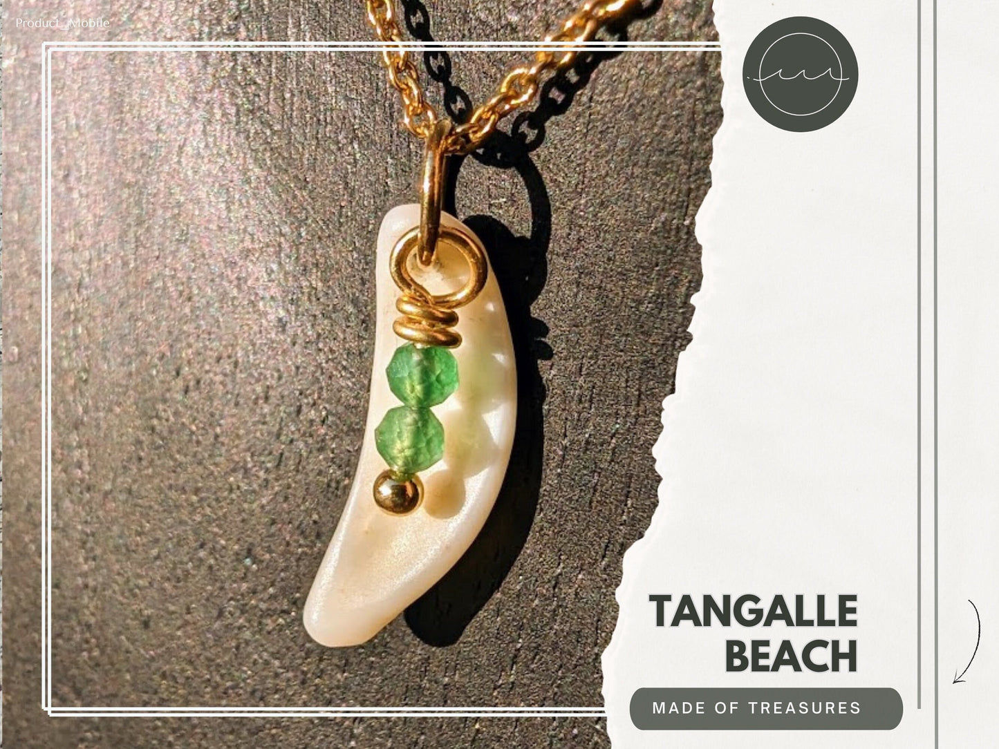Wasserfeste, zierliche goldene Edelsteinkette mit Anhänger aus einem glatten, weißem Stück Kaurimuschel und 2 winzigen Edelsteinperlen aus Aventurin. Personalisierbar
