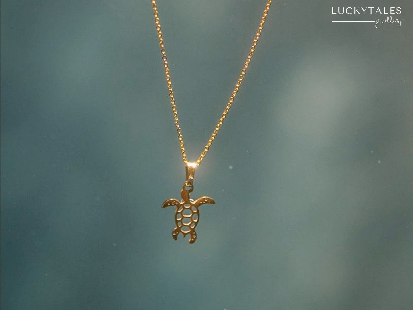 Golden Turtle Necklace | Thin, short curb chain stainless steel | Animal pendant sea turtle / sealife | Minimalist, waterproof, tropical