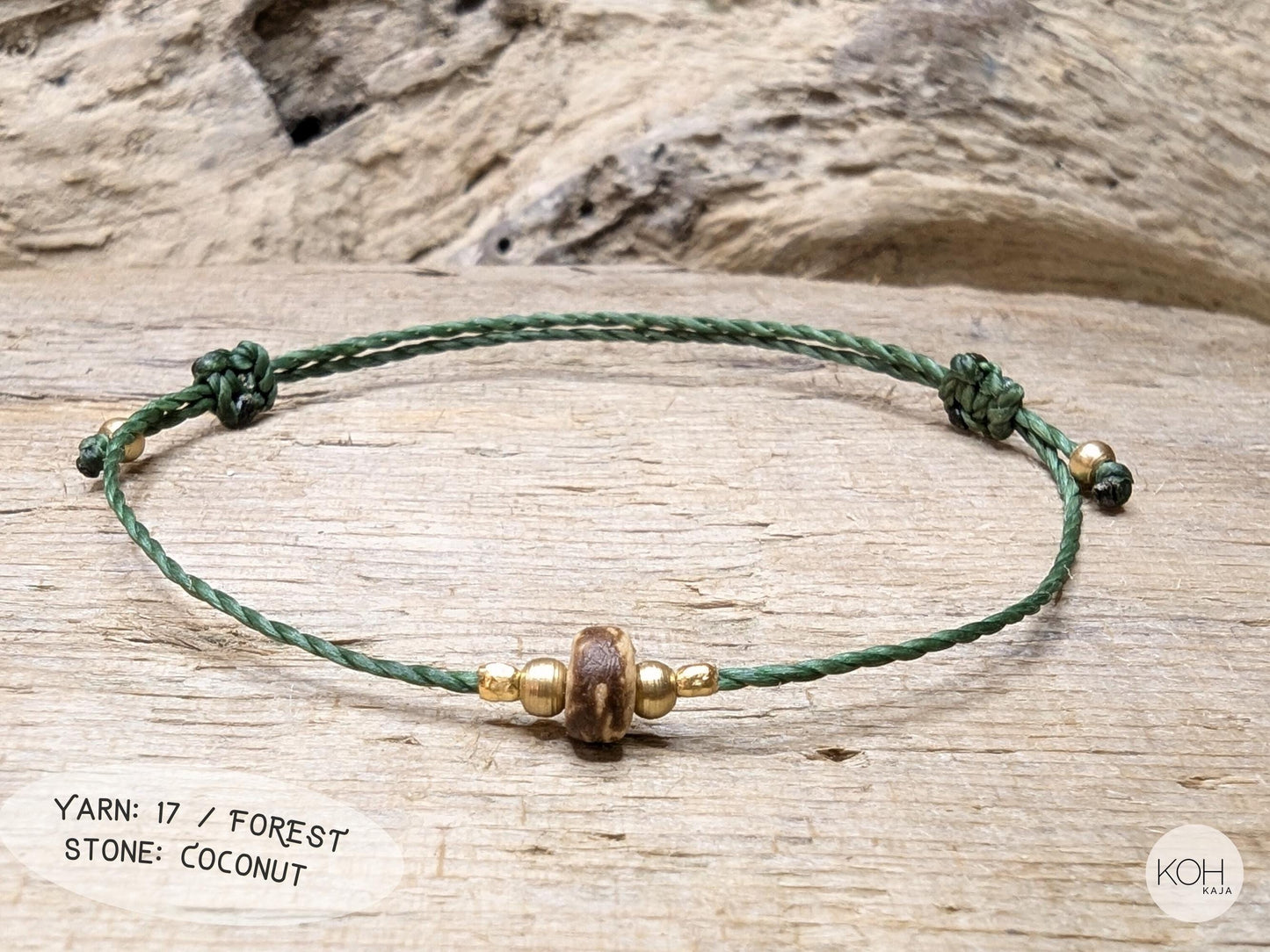 Armband Birdie - Yarn: 17_Forest Fin - Perle: Kokosnuss - Messing Perlen - Doppelter Schiebeknoten - Freundschaftsarmband, Wald Natur Armband grün braun dunkelbraun gold, green brown friendship bracelet gift for best friend, giftidea sister
