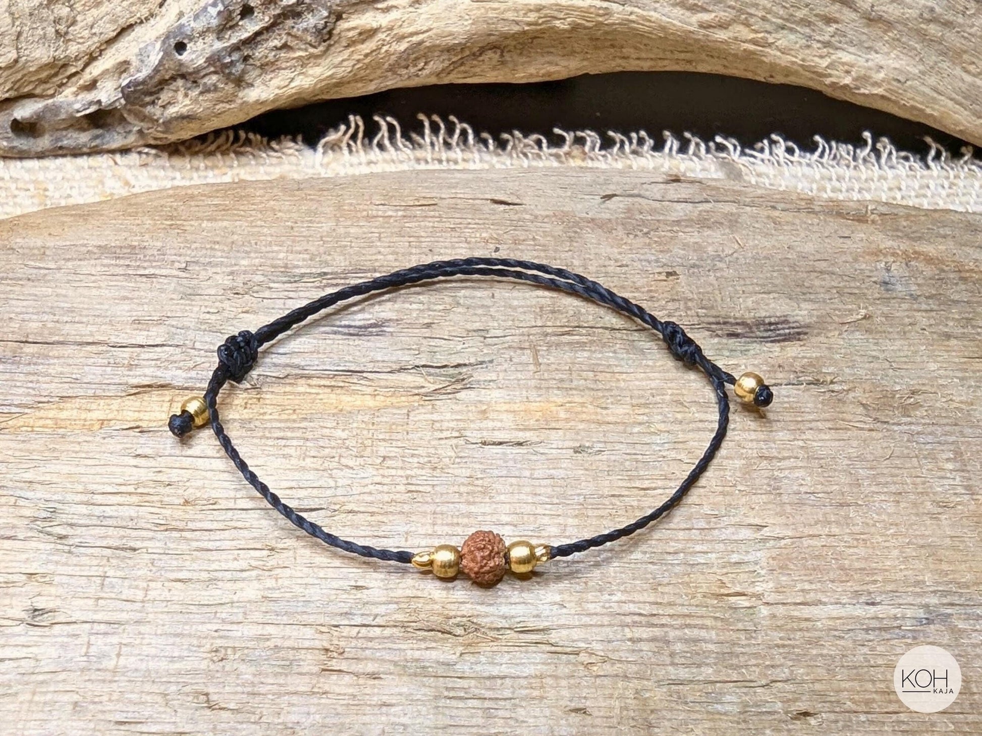 Makramee Armband mit Rudraksha Mala Samen • Birdie • Nachhaltiger Spiritueller Armschmuck zur Meditation & Geschenkidee