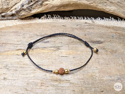 Makramee Armband mit Rudraksha Mala Samen • Birdie • Nachhaltiger Spiritueller Armschmuck zur Meditation & Geschenkidee