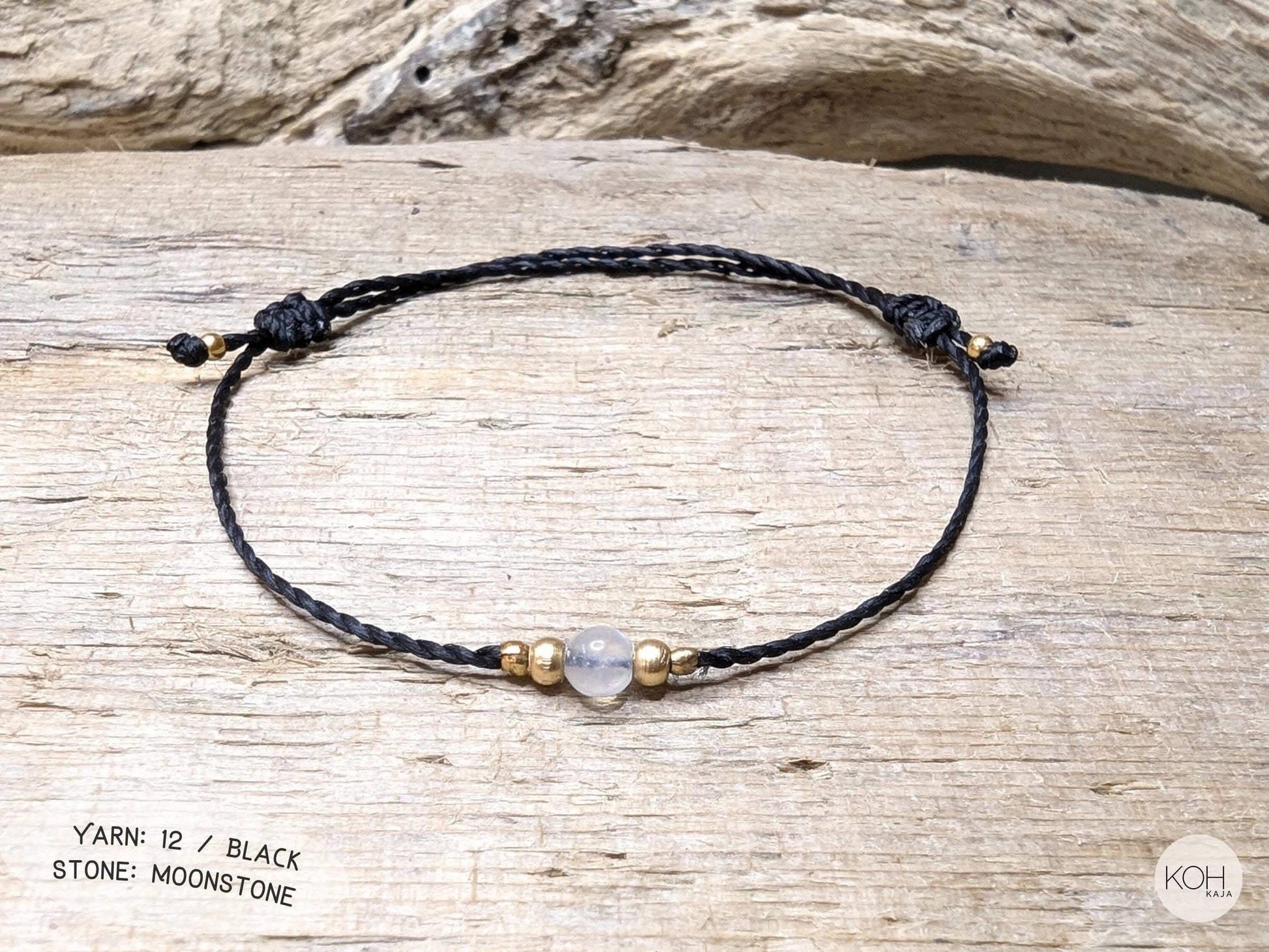 Armband Birdie - Yarn: 12_Black - Edelstein: Moonstone - Messing Perlen - Freundschaftsarmband, elegantes Armband weiß schwarz gold schwarzweiß, minimalistisches Armband Mondstein, white friendship bracelet gift best friend, giftidea sister gemstone