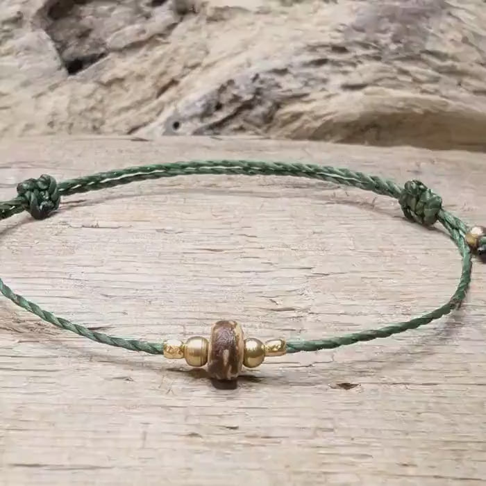 Macrame Bracelet with Coconut "Birdie" | Thin Wooden Bracelet in Boho Style, Gift Idea for Best Friend & Loved One, Nature Aesthetic Beach